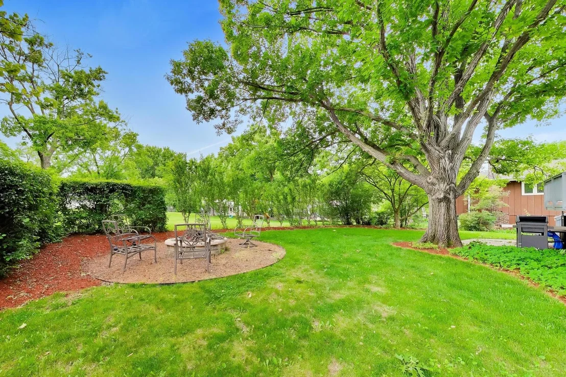Photo of 2167 Midhurst Road