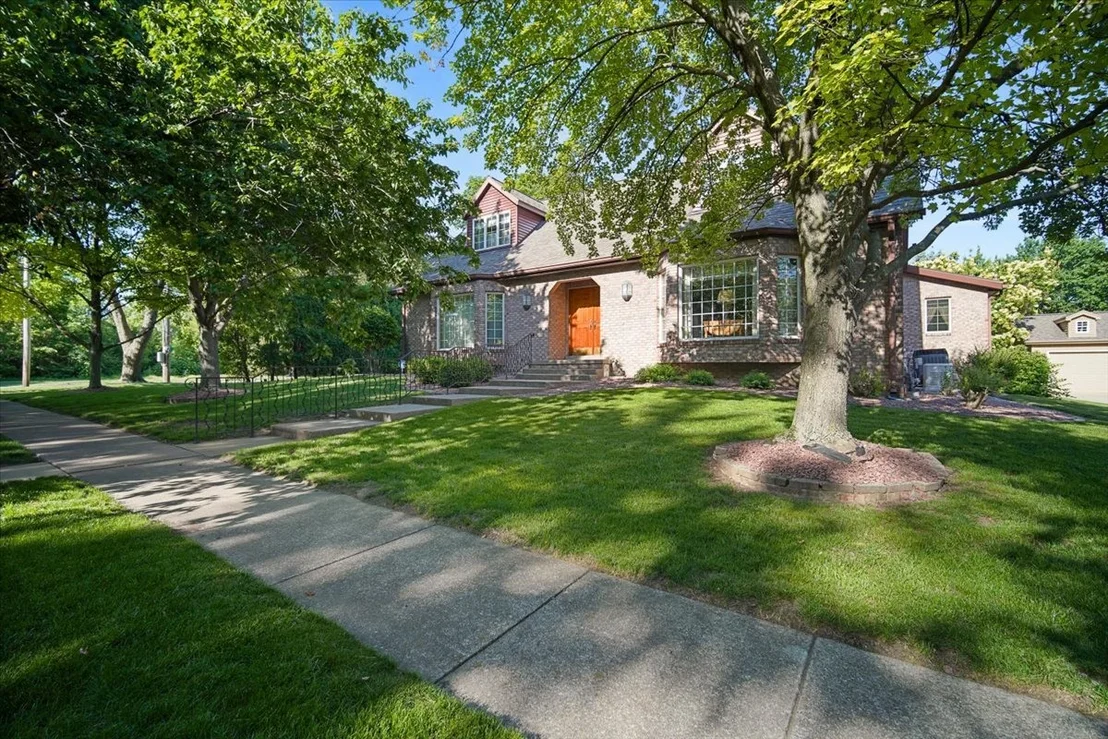 Photo of 2 Breckenridge Drive