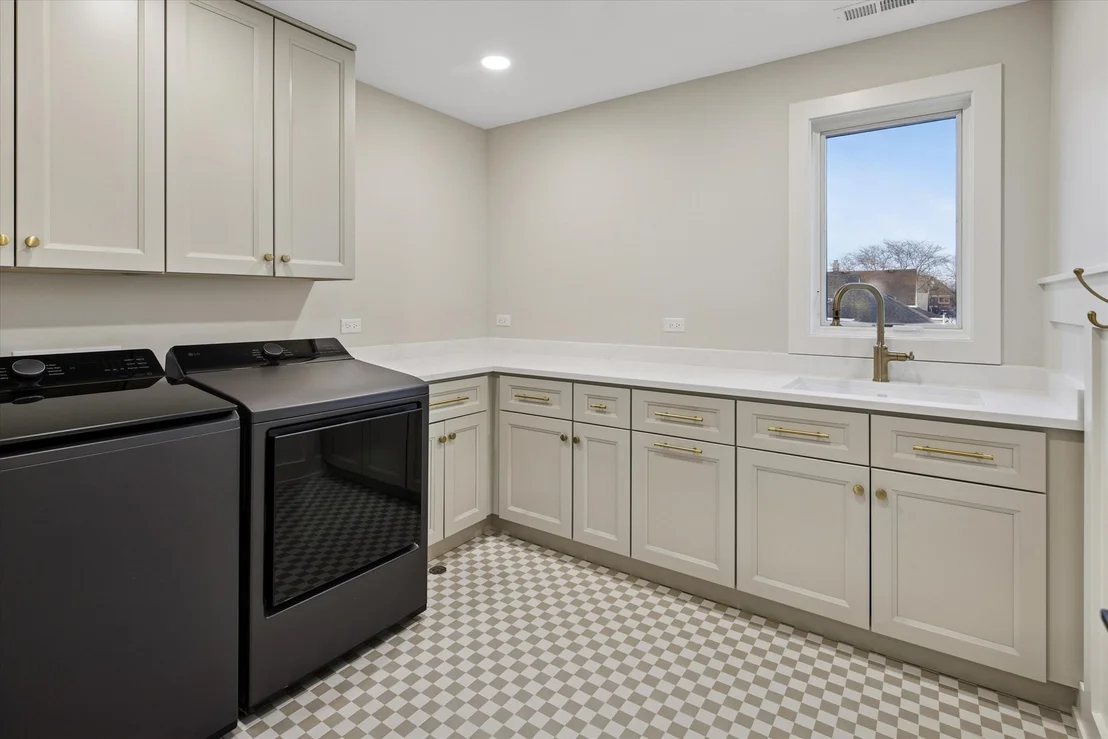 Photo of 498 W 3rd Avenue