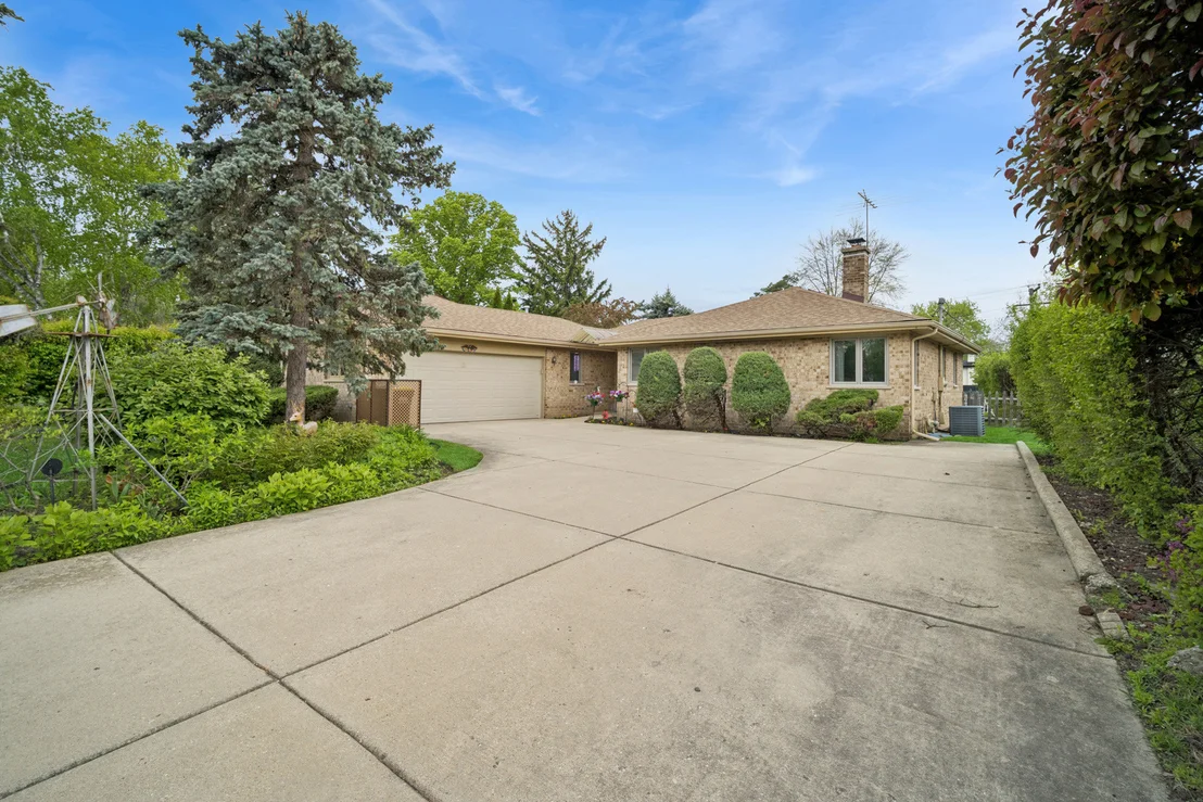 Photo of 484 Springhill Drive