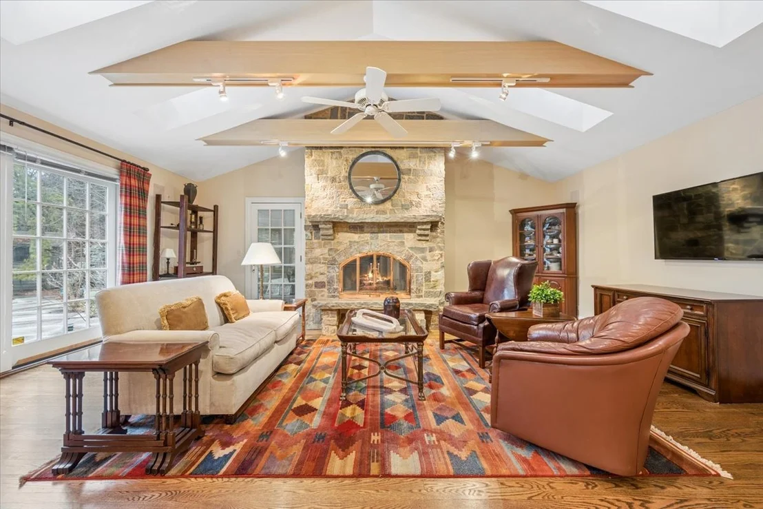 Photo of 1185 Hill Road