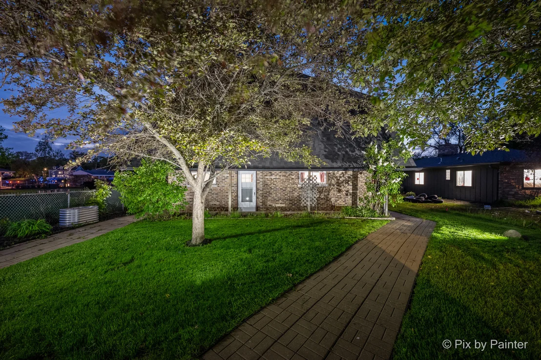 Photo of 1423 N River Road
