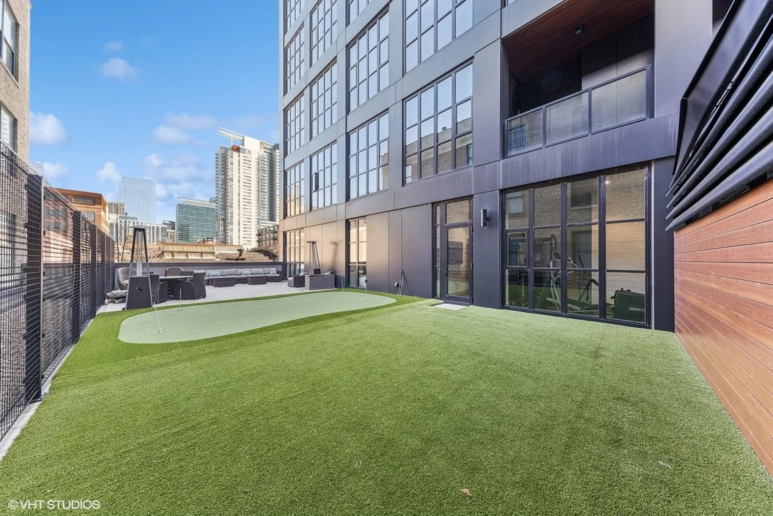 Photo of Unit 2E at 900 W Washington Boulevard