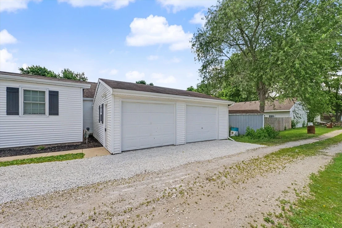Photo of 305 S 1st Street
