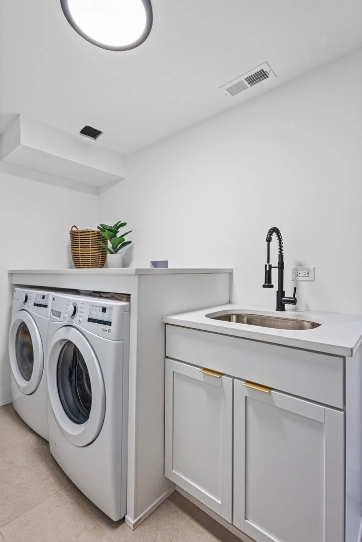 Photo of 433 E 46th Place