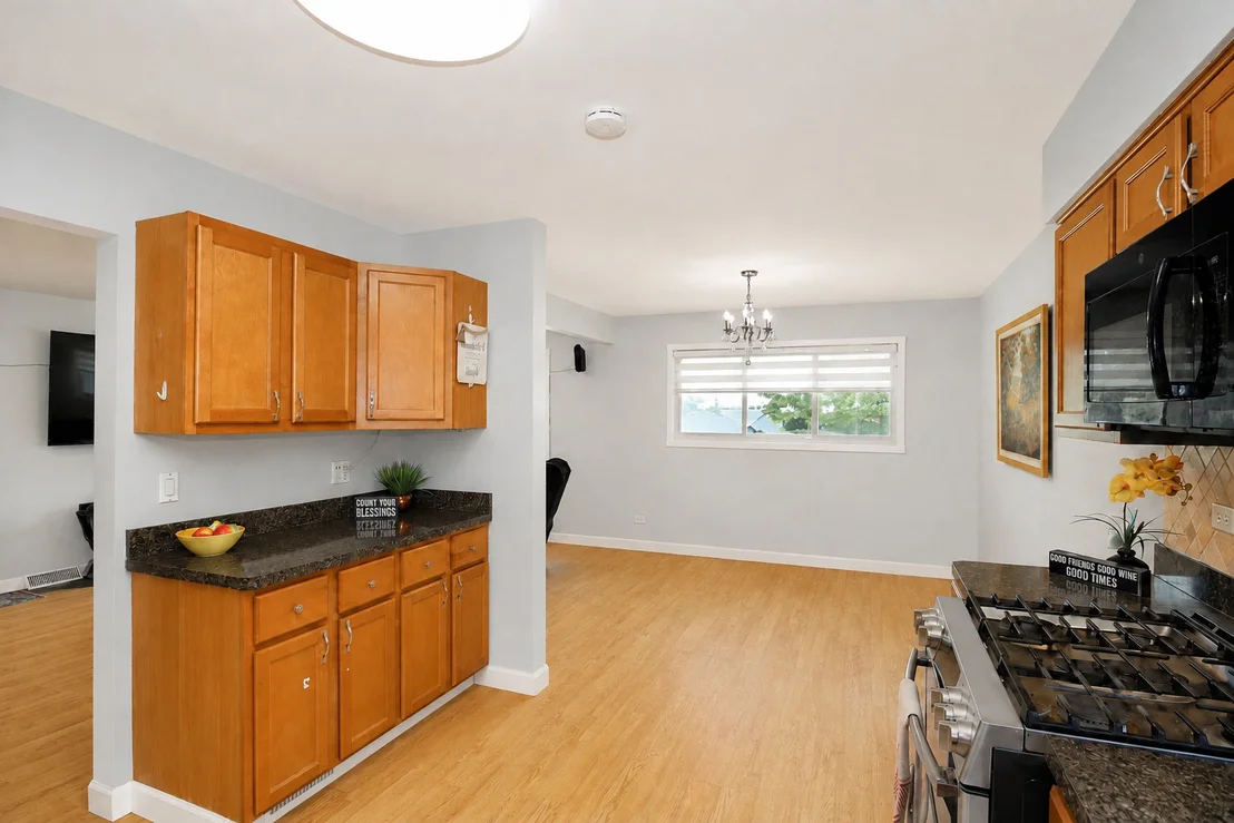 Photo of 136 N MAY Street