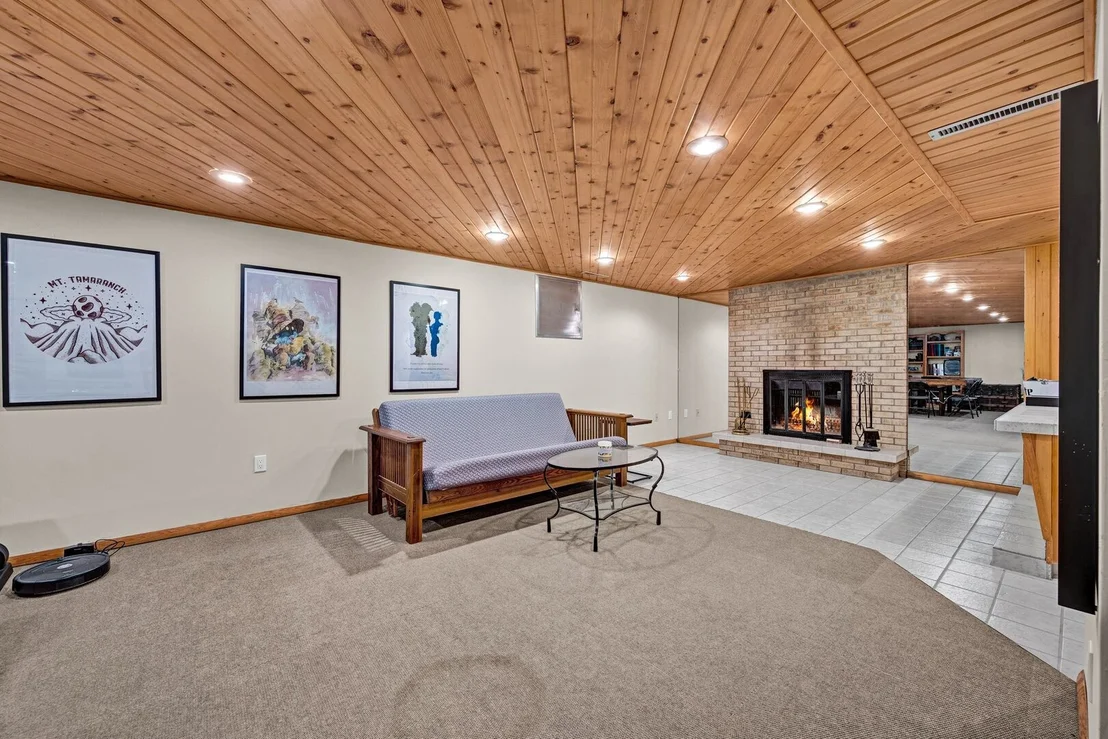 Photo of 903 Crestline Drive