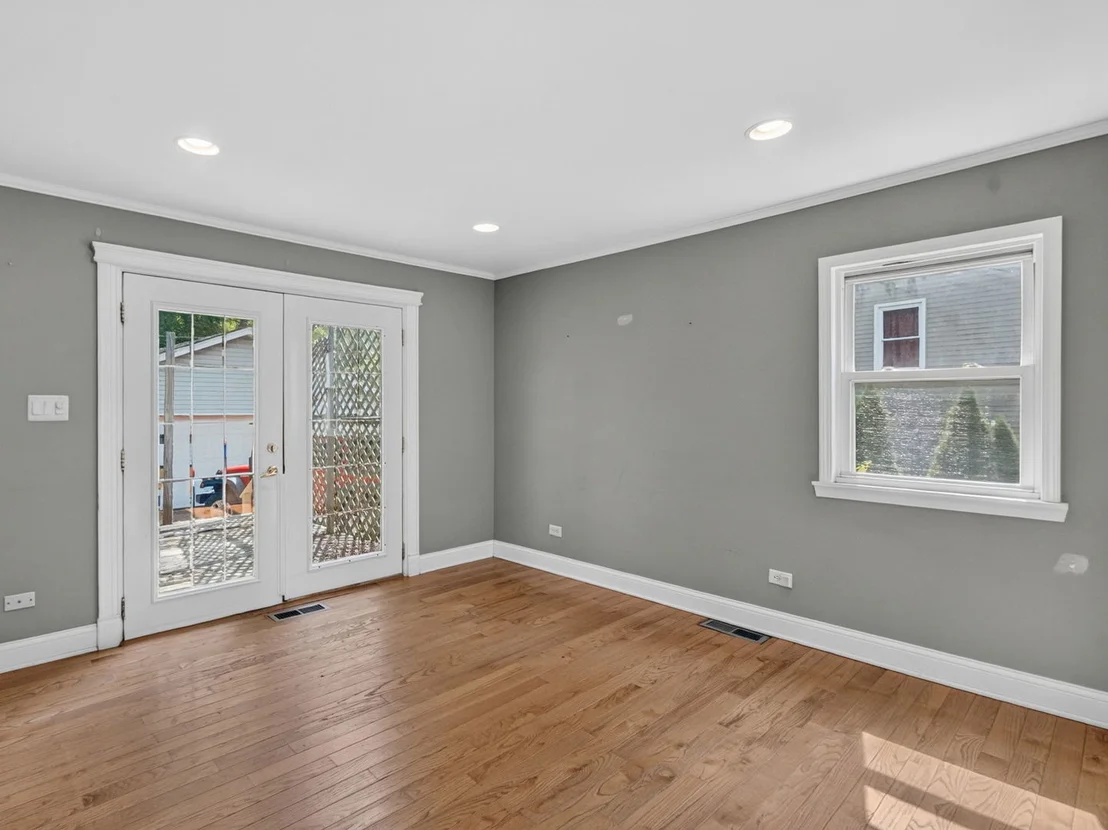 Photo of 637 S Outer Drive