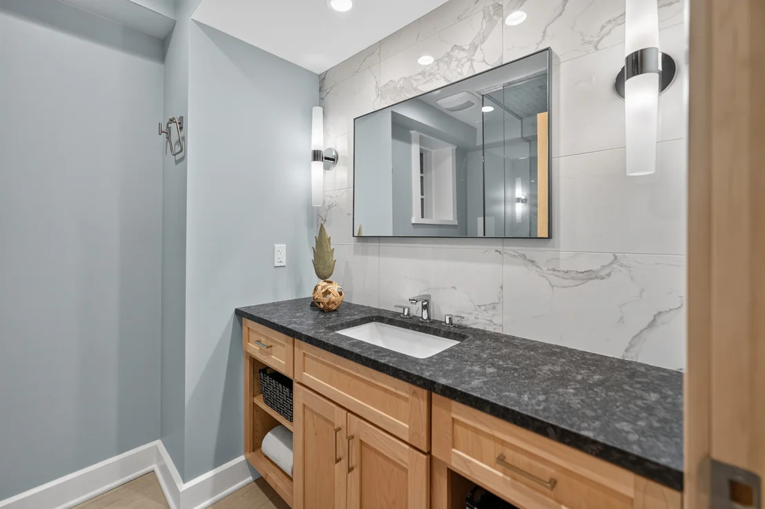 Photo of 634 W Briar Place