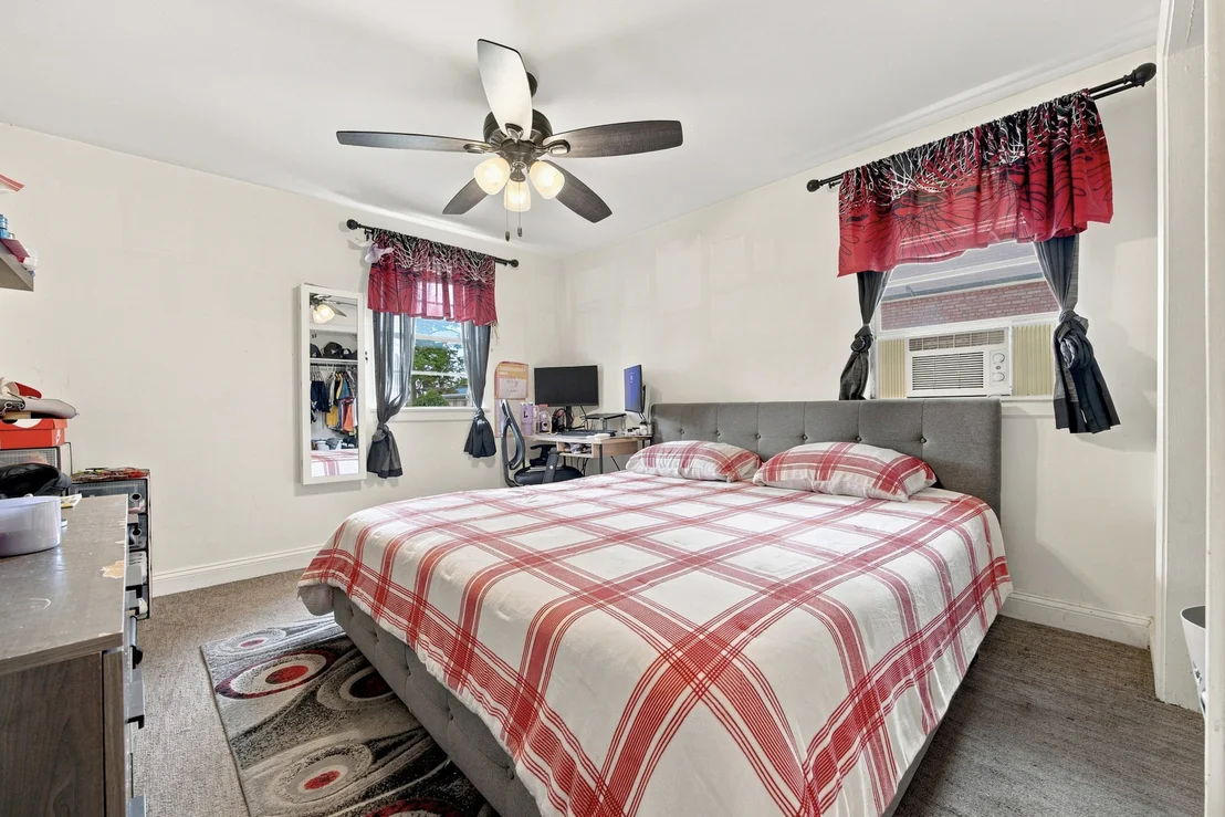 Photo of 2121 S 14th Avenue