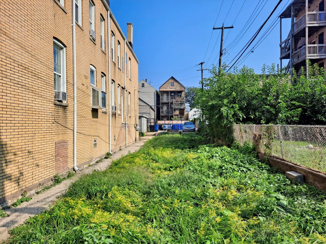 Photo of 1012 W 32nd Place