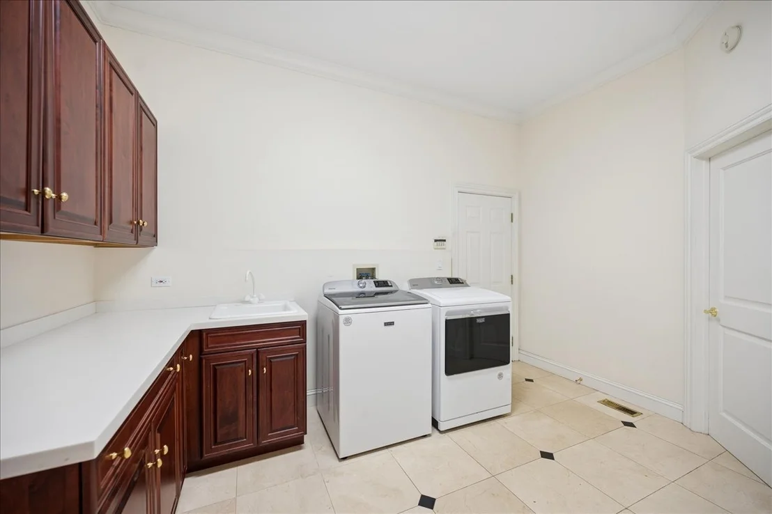 Photo of 621 Sheridan Road