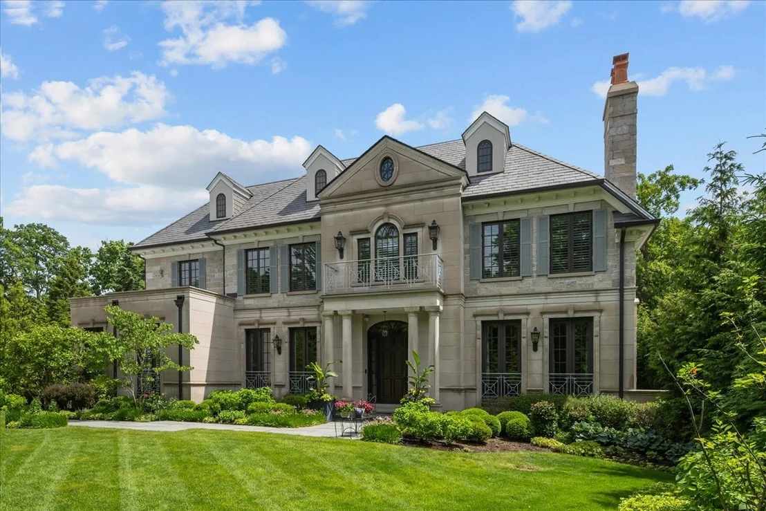 Photo of 677 Sheridan Road