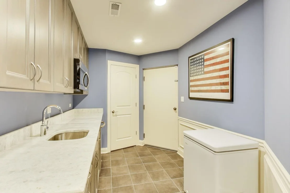 Photo of 547 JACKSON Avenue