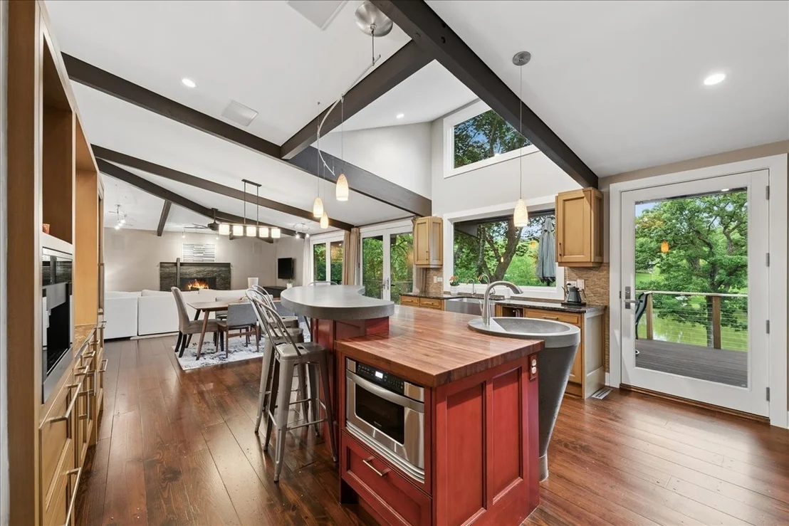 Photo of 83 Lakeview Parkway