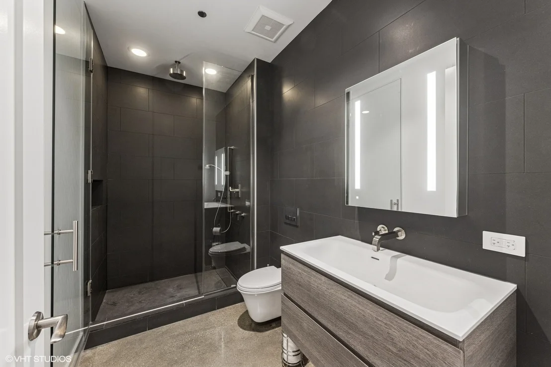 Photo of Unit 202 at 900 W Washington Boulevard