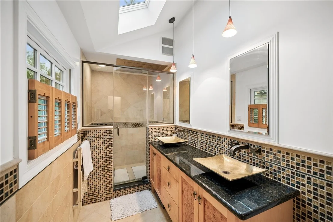 Photo of 1105 Elm Street