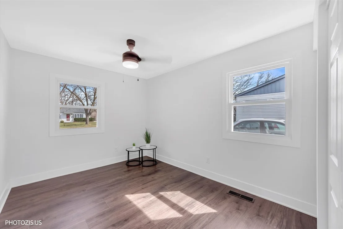 Photo of 115 Fairlane Drive