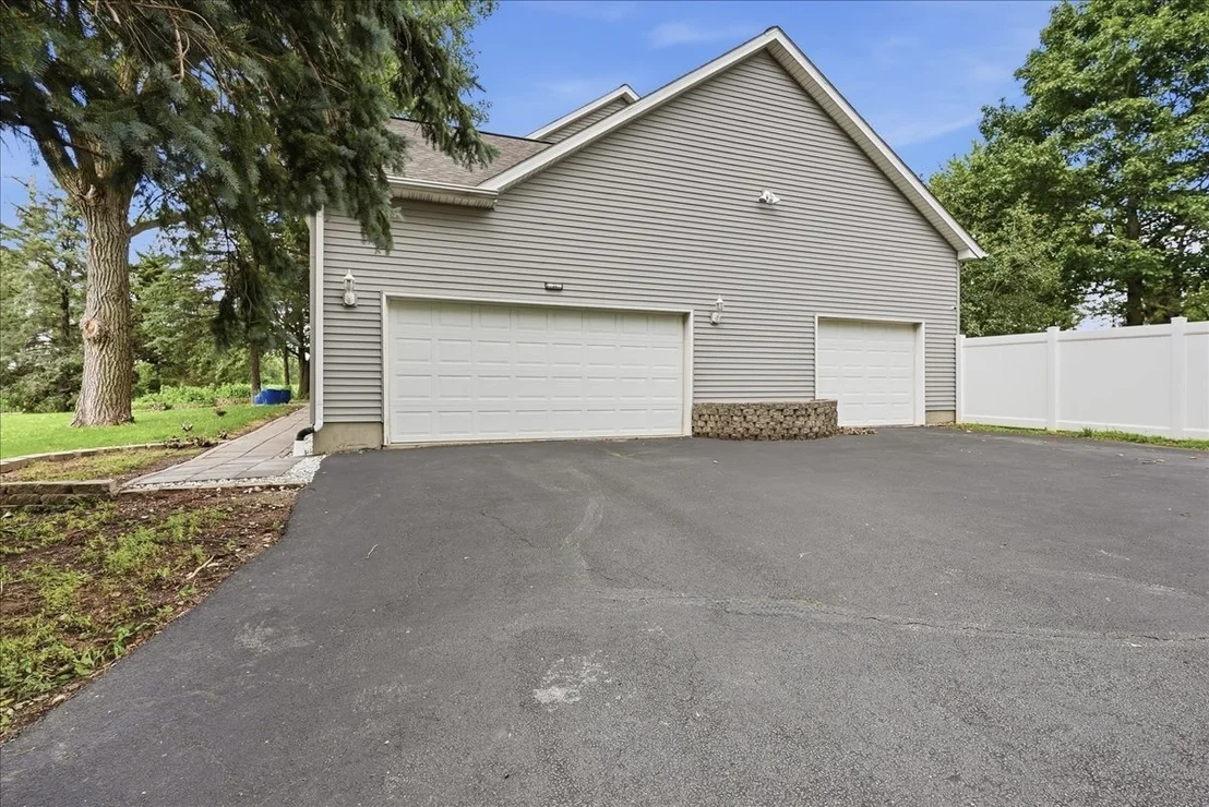 Photo of 2202 Bloomingdale Road