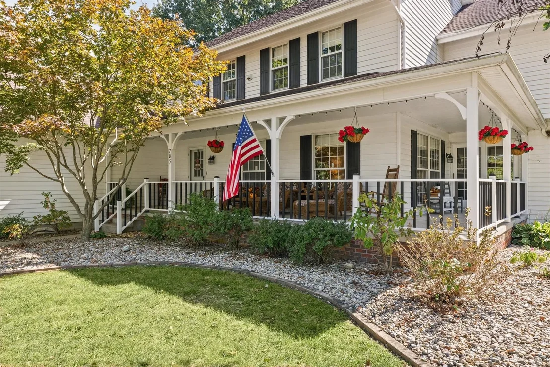 Photo of 703 Surrey Road