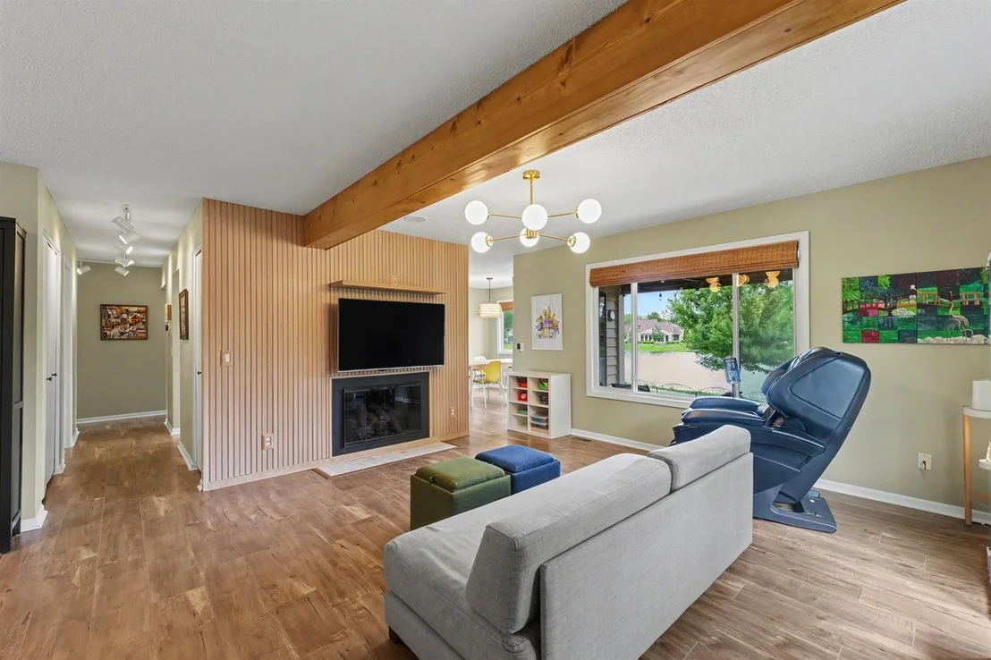 Photo of Unit 2101 at 2101 Harbortown Circle