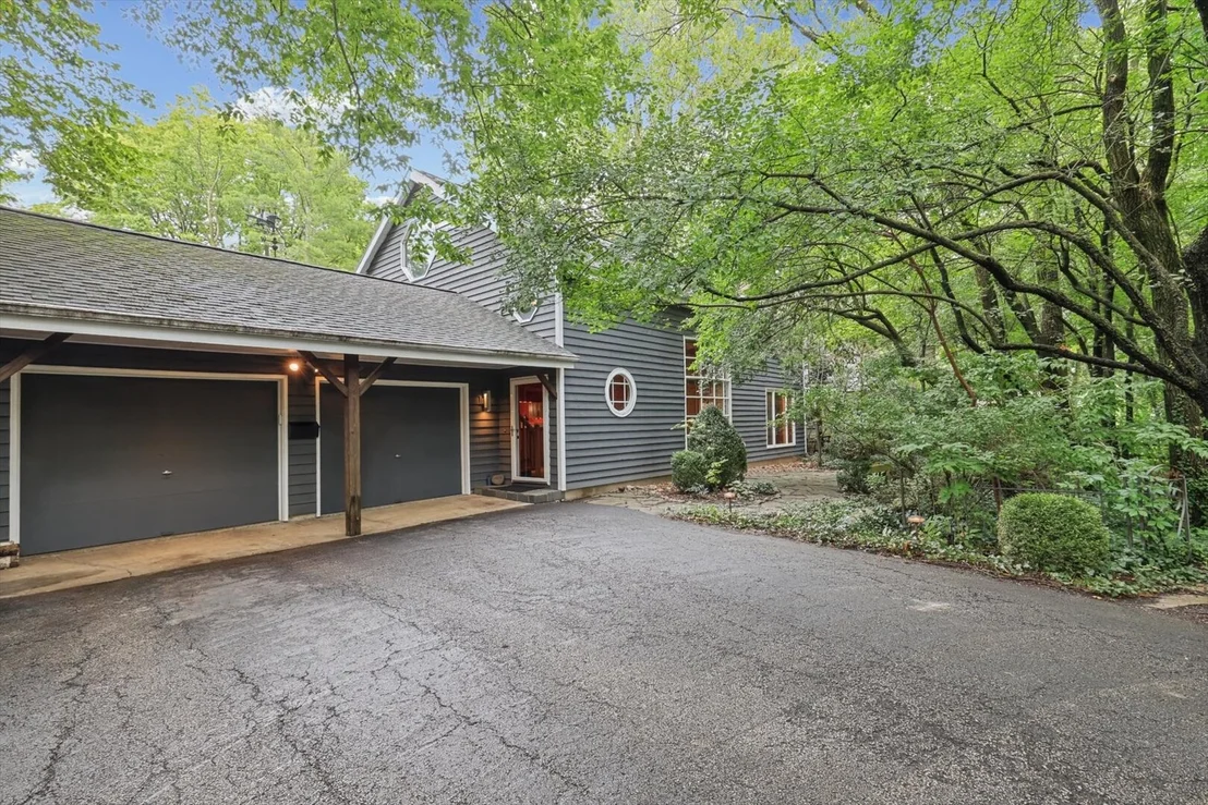 Photo of 802 La Sell Drive