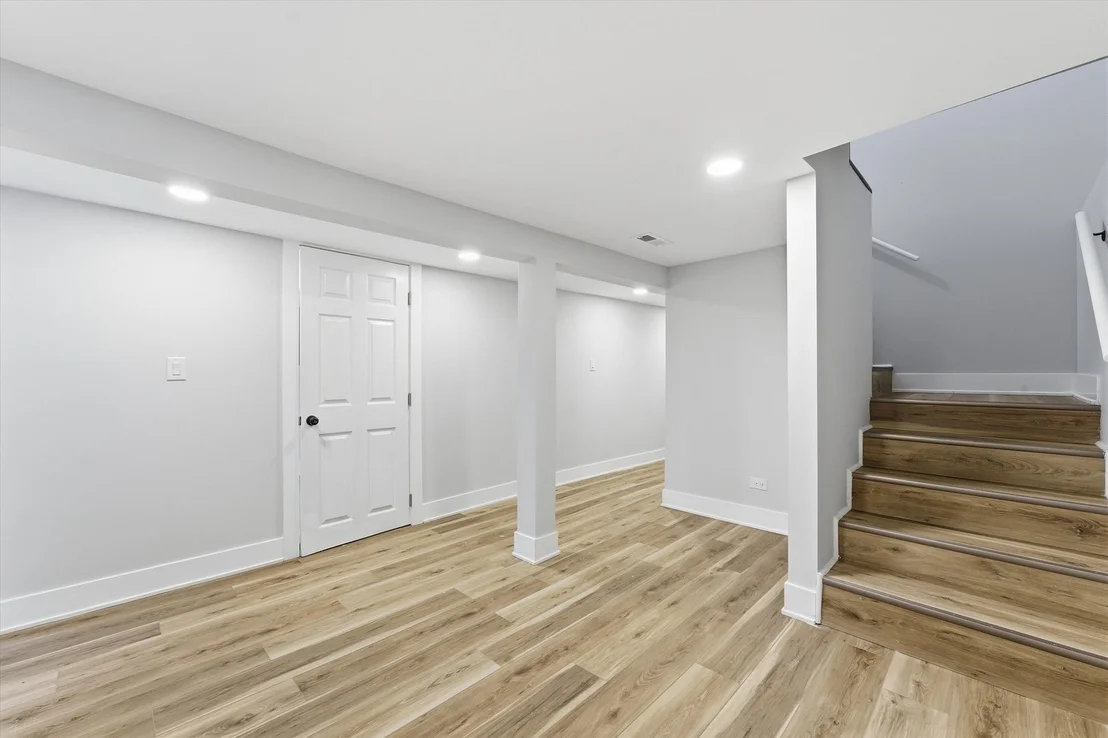 Photo of 623 E 88th Place