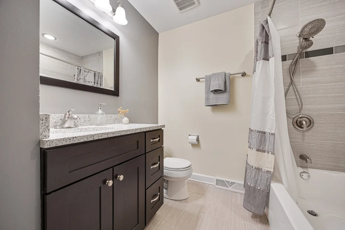 Photo of 1811 AZALEA Lane