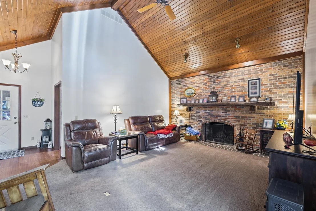 Photo of 703 Surrey Road