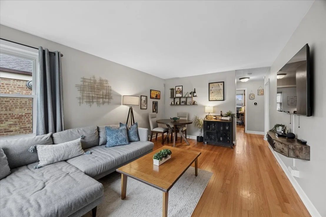 Photo of 8936 W Forestview Avenue