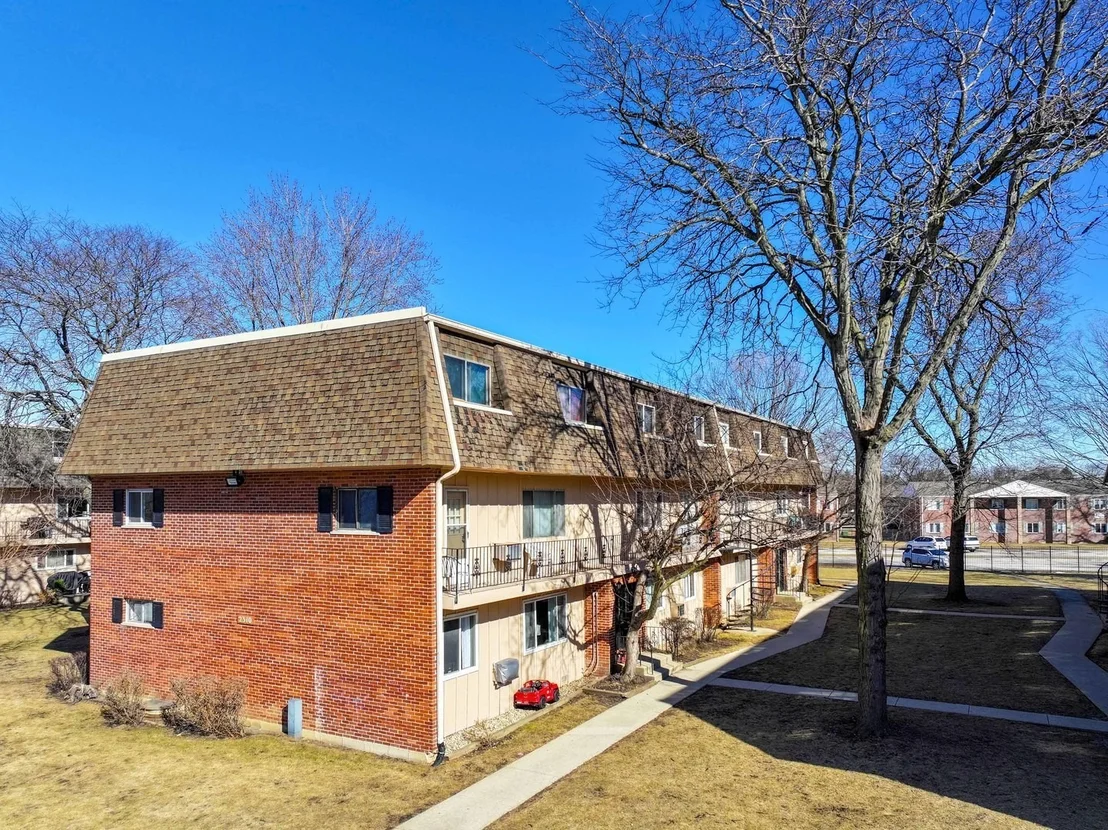 Photo of Unit 6 at 2310 Algonquin Road