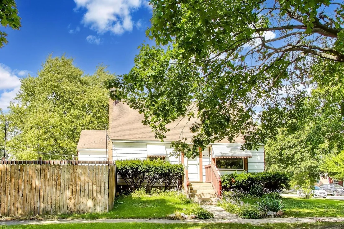 Photo of 17558 Community Street