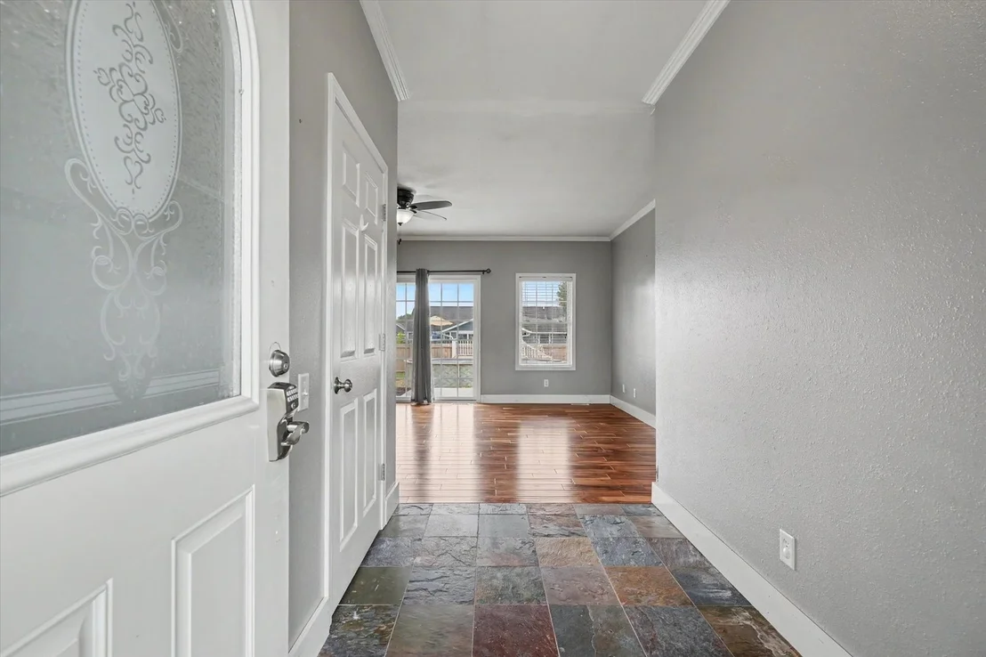Photo of 1203 EDGEVIEW Drive