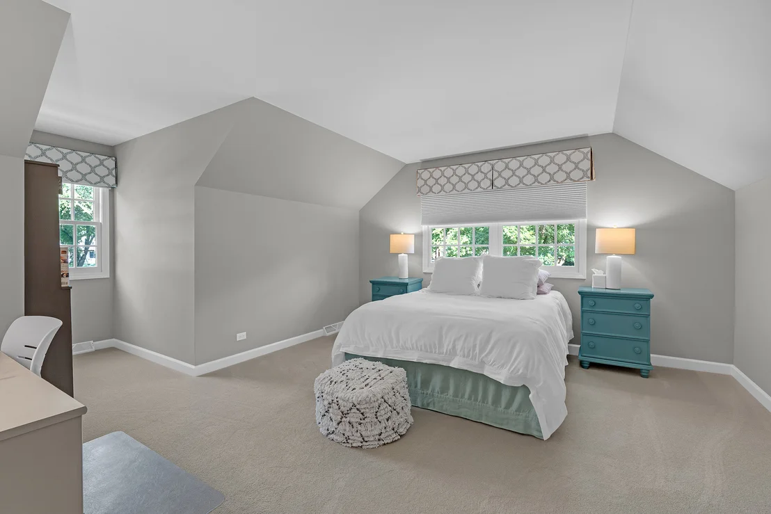 Photo of 991 Huntleigh Drive