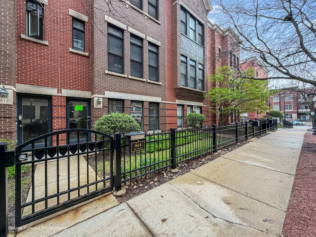 Photo of 814 W 15th Place