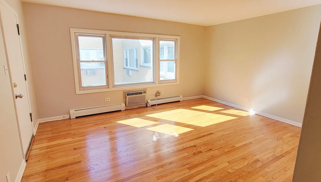 Photo of Unit 2W at 3810 Ruby Street