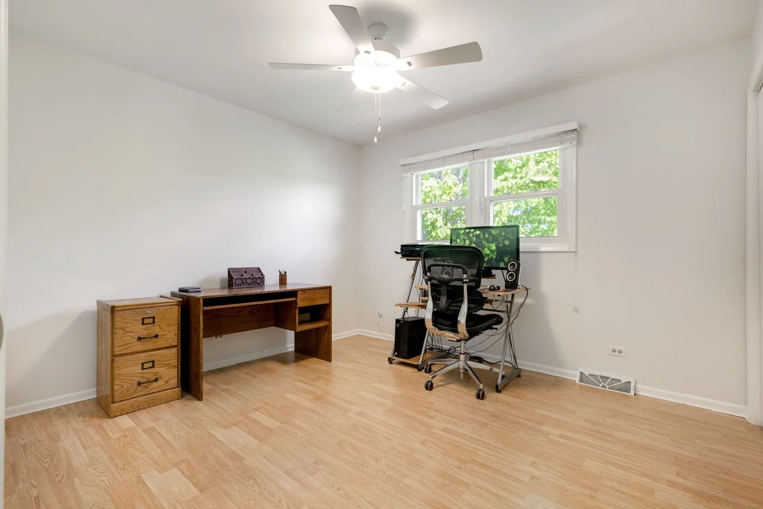 Photo of 900 Dearborn Circle