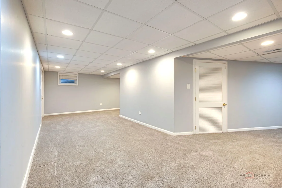 Photo of 562 Applegate Lane