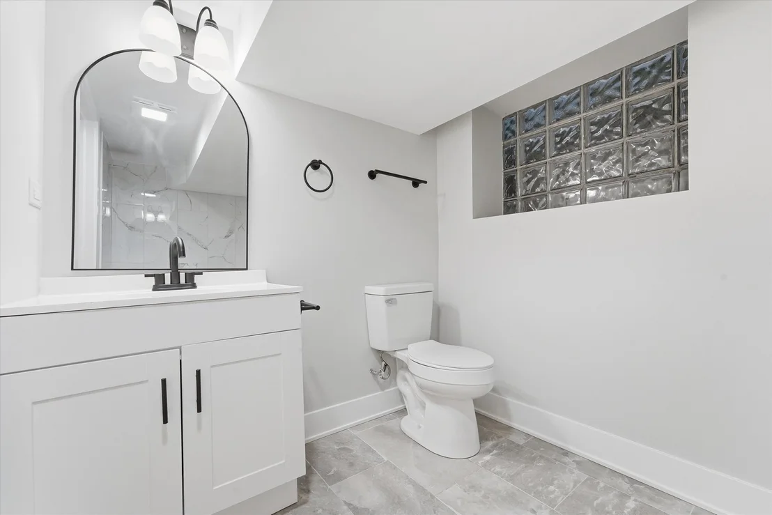 Photo of 623 E 88th Place