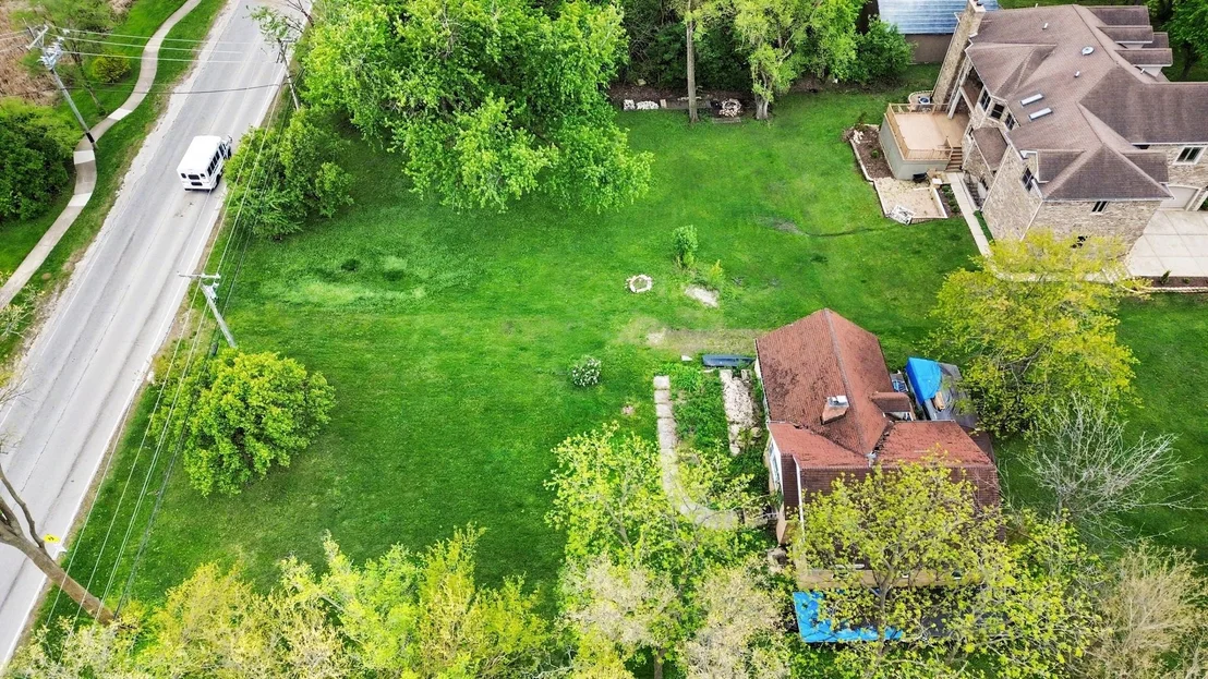 Photo of 5828 Clarendon Hills Road