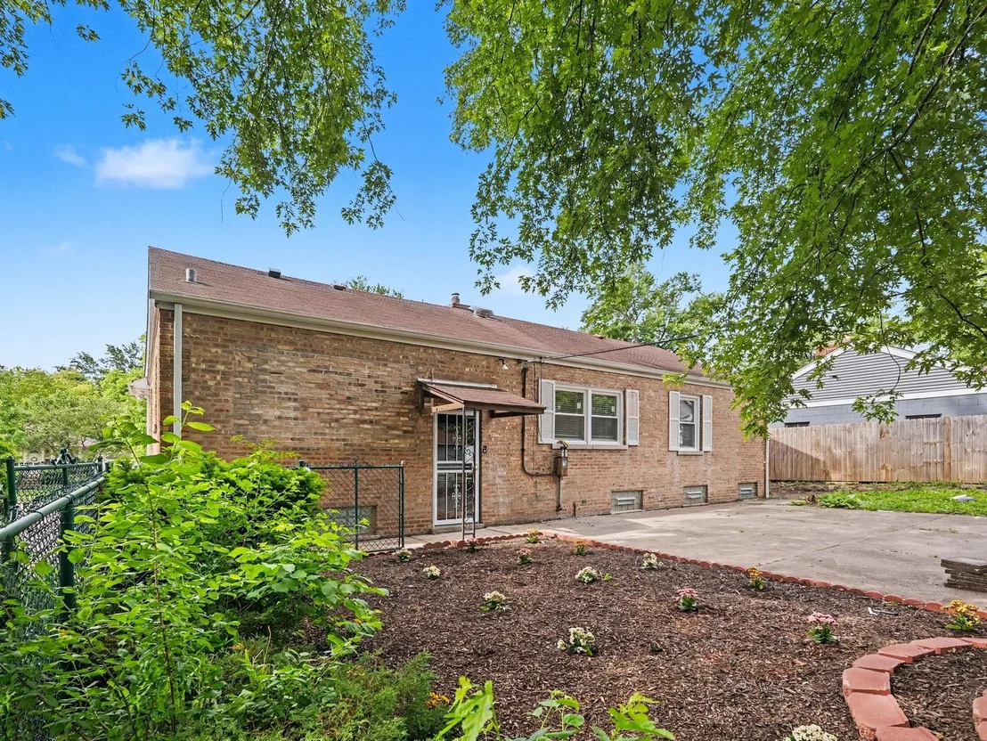 Photo of 1650 Cedar Road