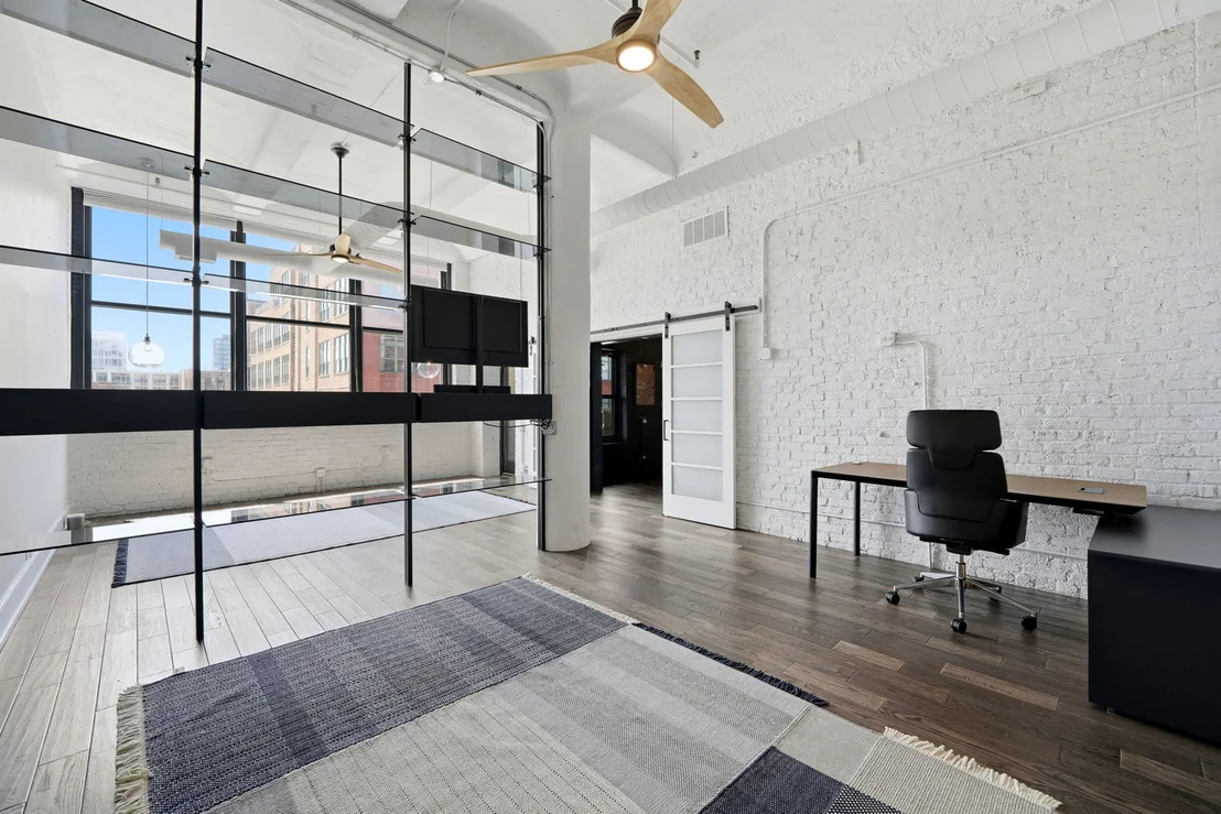 Photo of Unit 406 at 1000 W Washington Boulevard