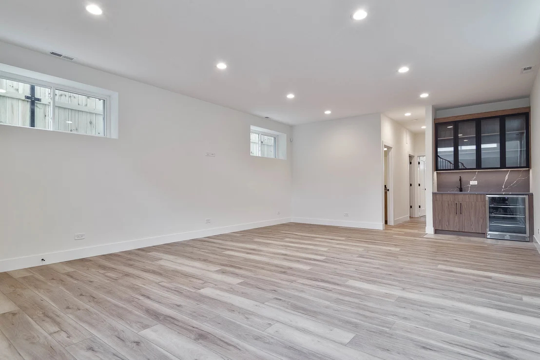 Photo of 5000 W Argyle Street