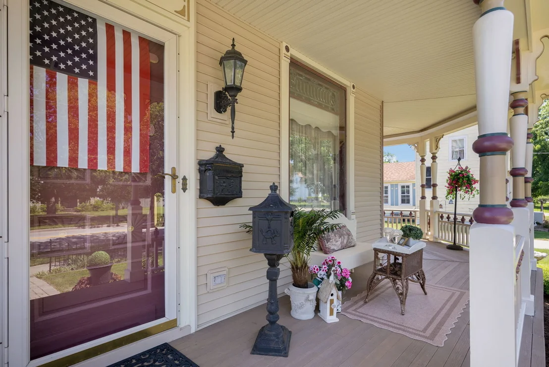 Photo of 325 N State Street