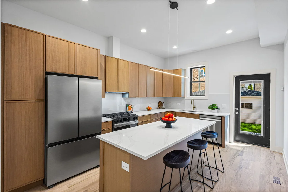 Photo of 433 E 46th Place