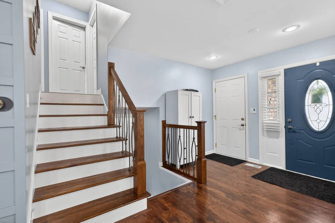 Photo of 870 W Pine Avenue