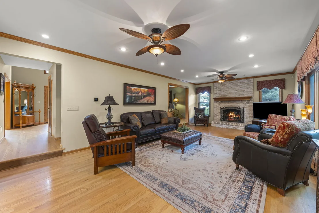 Photo of 8S765 Singletree Lane