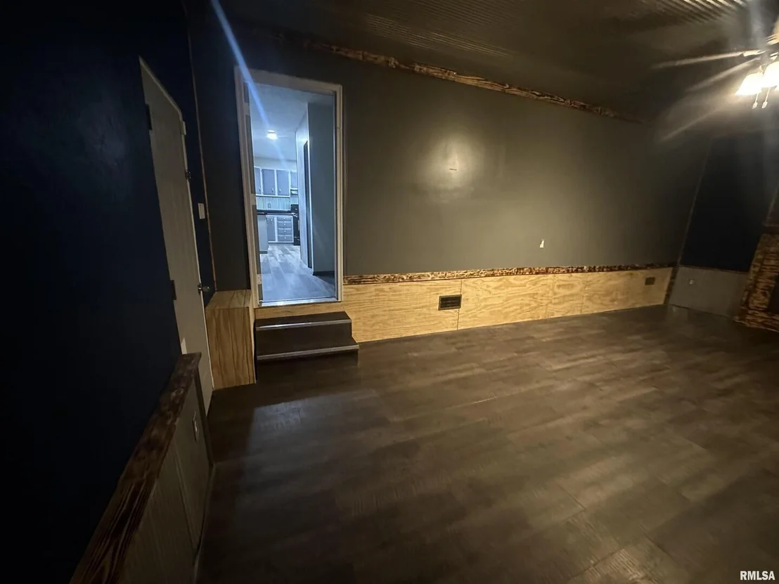 Photo of 28 N EDGEBROOK Lane