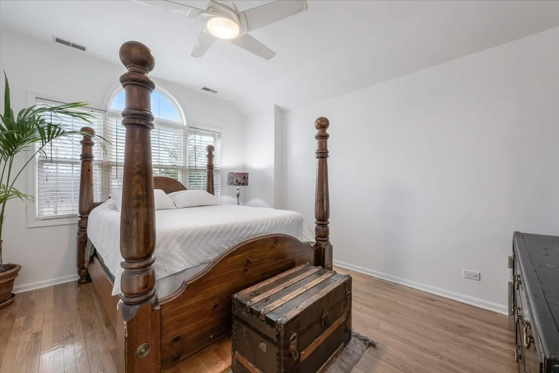Photo of 5877 N Central Avenue