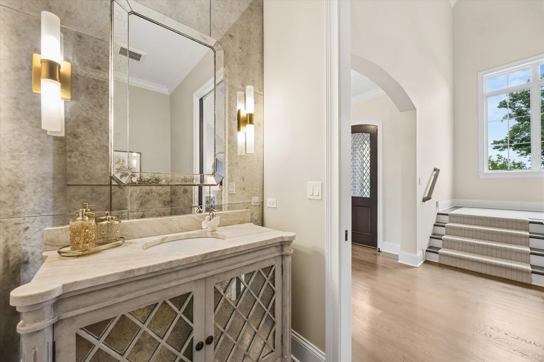 Photo of 1561 Hawthorne Lane